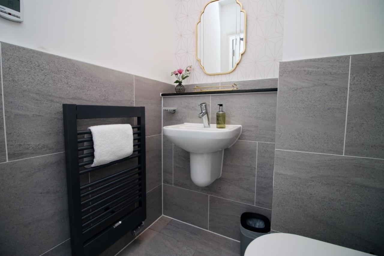 Bath Luxury City Centre 4 Bedroom Townhouse, Sleeps 8, Easy Parking, Private Courtyard Garden, By Empower Homes Exterior foto